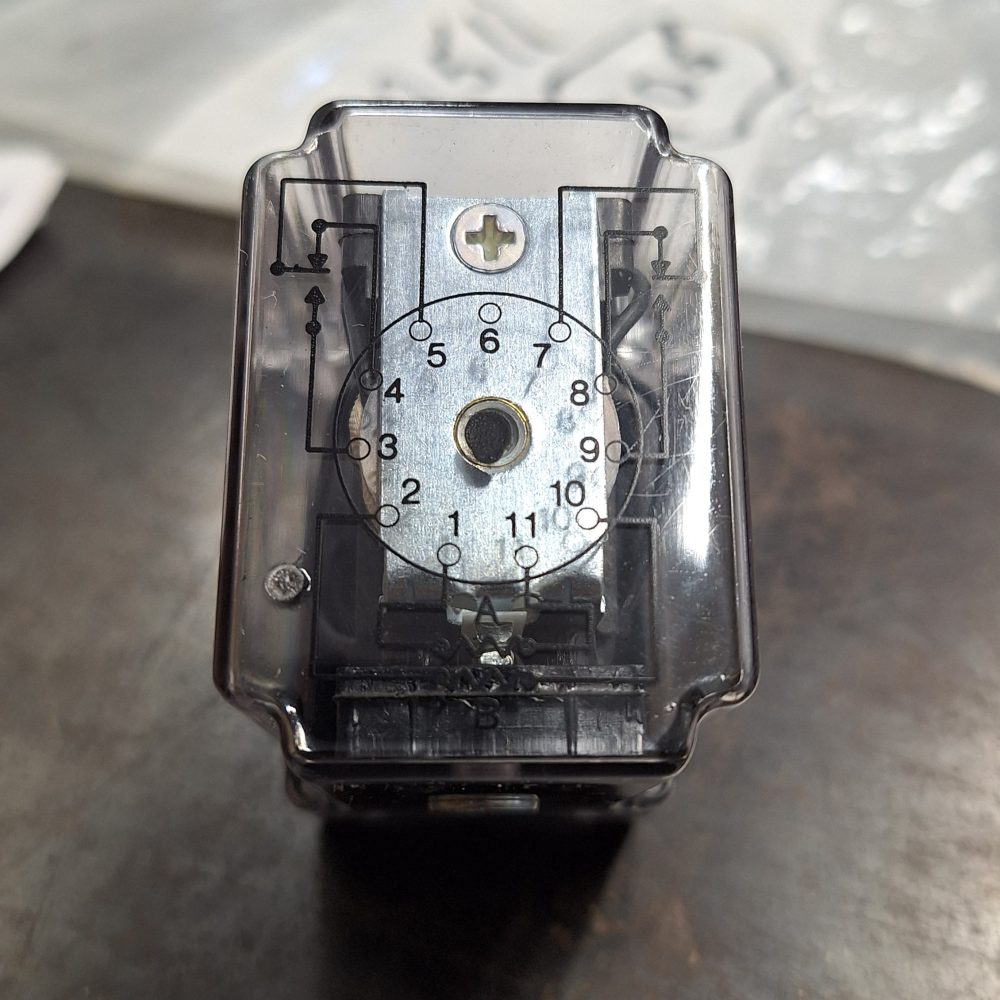 11 Pin DPDT Latching Relay - Image 3